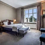 Royal Hotel