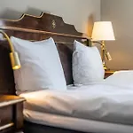 Royal Hotel
